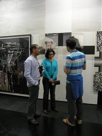 Describing_the_booth02_jpg_700x450_q85